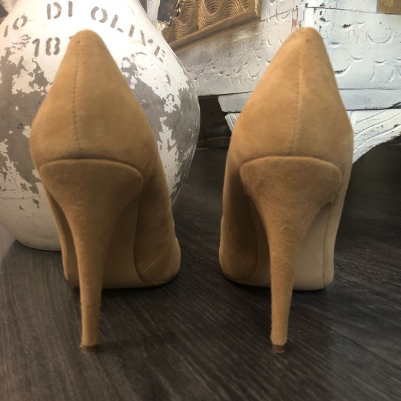 Kelsi Dagger - Picture 2 of 6